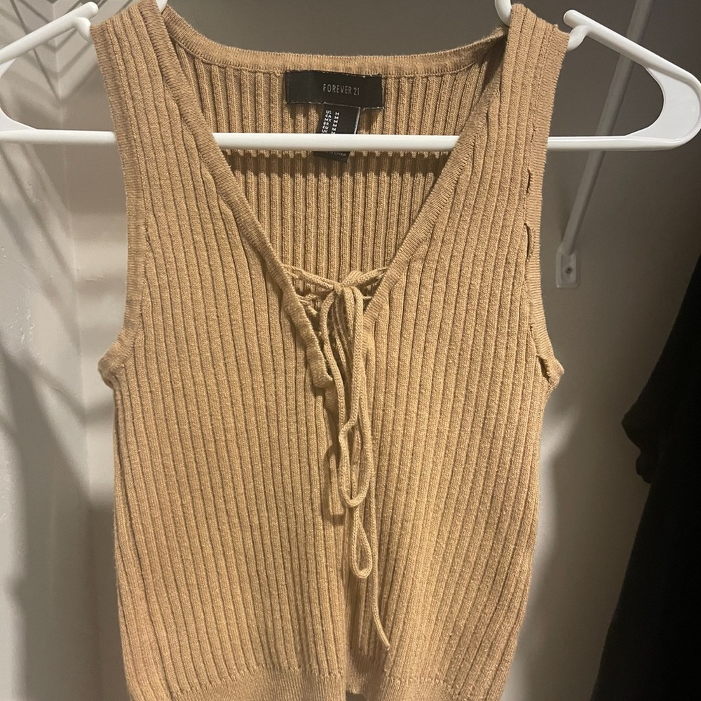 FOREVER 21 TAN/BROWN TOP W/ADJUSTABLE CLEAVAGE TIE